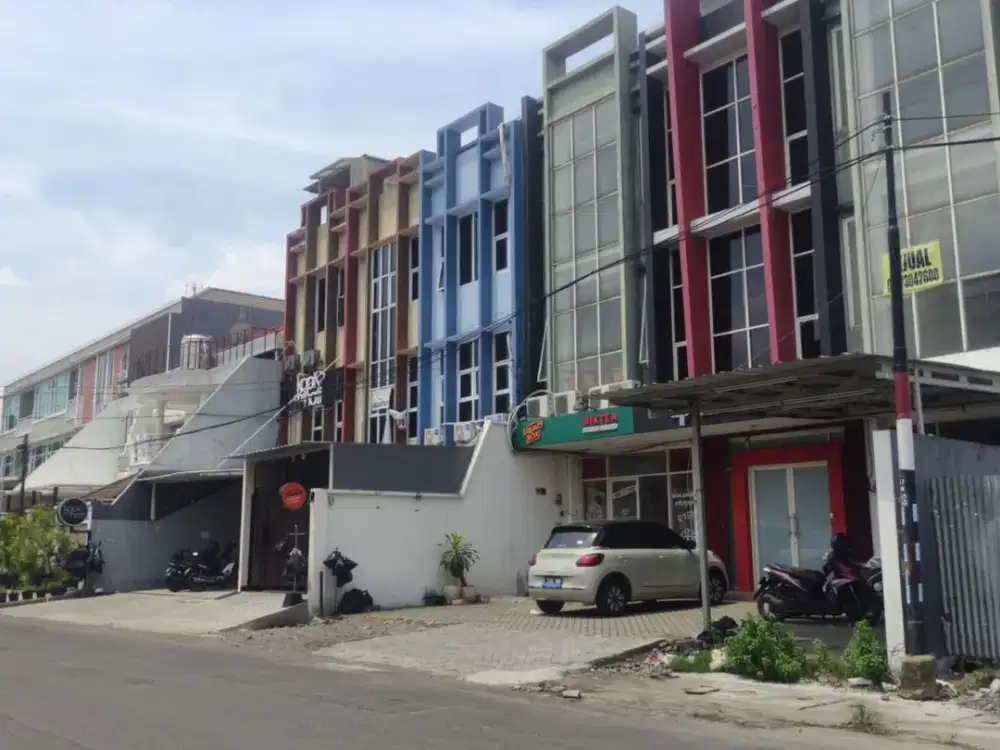 FOR SALE ONLY!! Ruko Kutisari - Bangunan 3 Lantai Luas