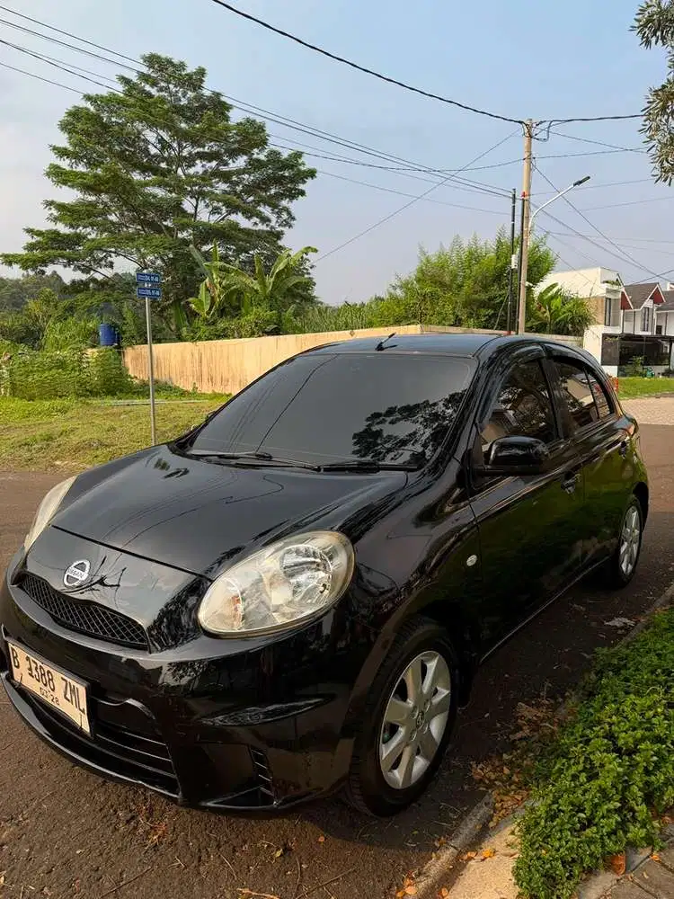 Nissan March 2011 Bensin