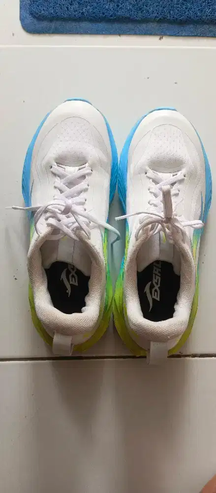 Sepatu running laki laki/wanita