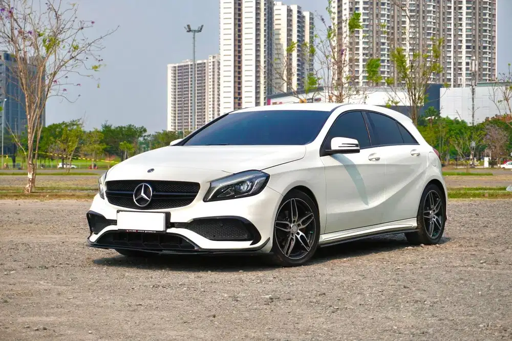 Mercedes-Benz A200 HB W176 Facelift AMG 2015 / 2016 Putih DP Ringan
