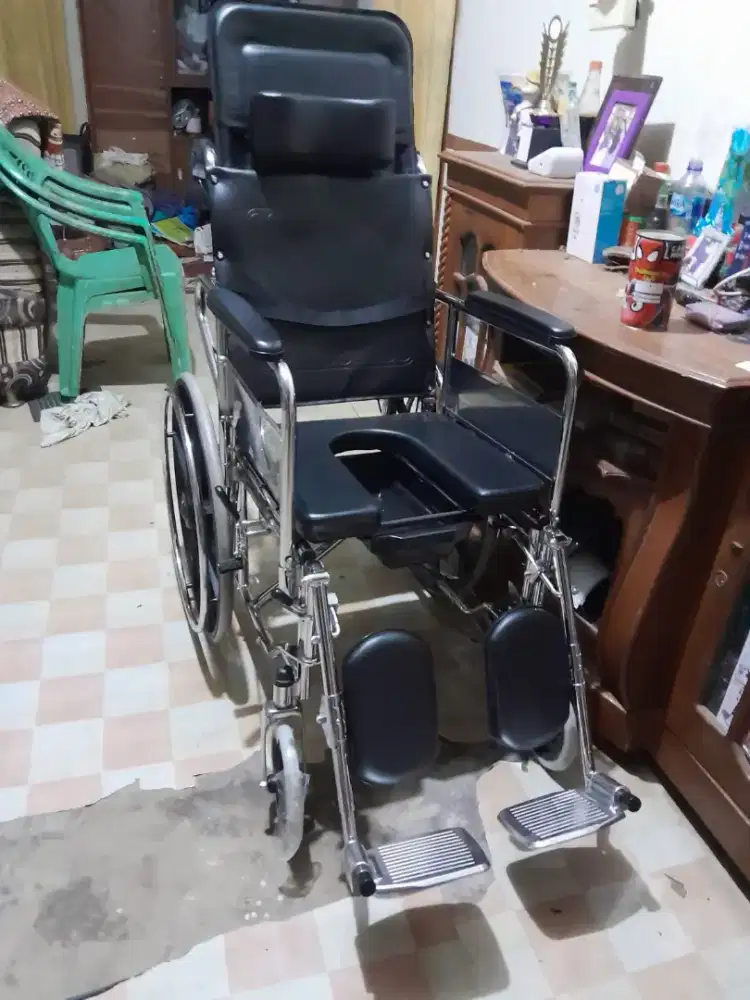 Dijual kursi roda 3in1 kondisi 95%