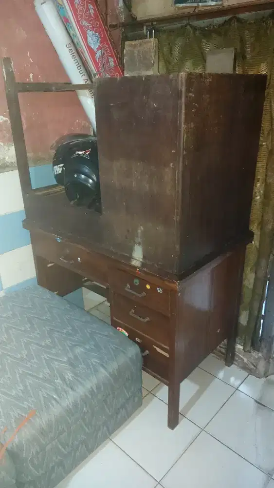 Meja kayu jati. Butuh bgt buat beli susu anak