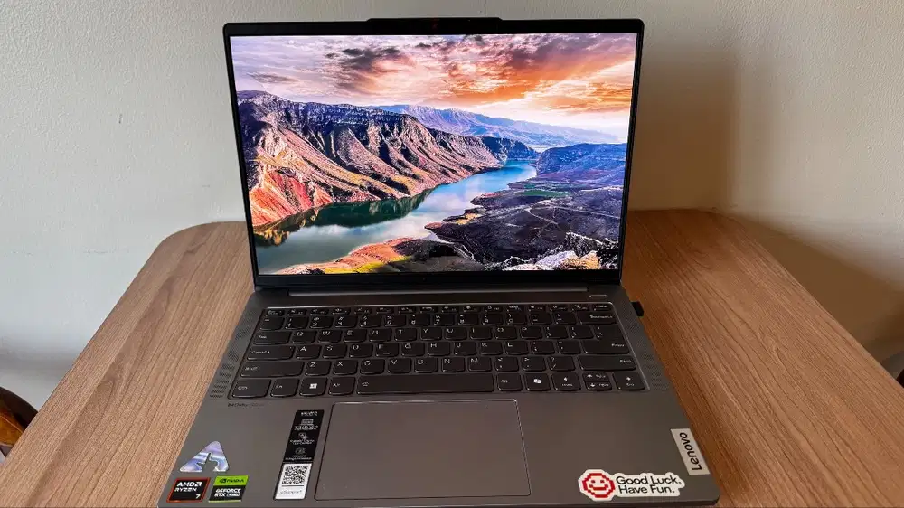 Lenovo IdeaPad Pro 5 14AHP9 Ryzen 7 8845HS 16GB 1TB RTX 3050 6GB OLED