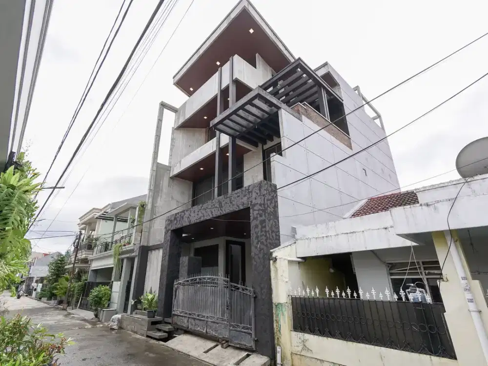 Rumah Luas 6 Kamar 10 menit ke Stasiun Klender Baru Siap Huni J-41529