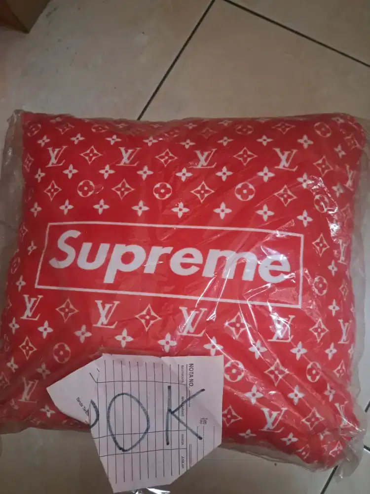 Bantal sofa/ di mobil