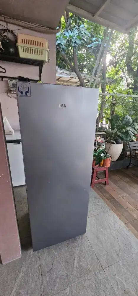 Di jual frezer type GF-24DC