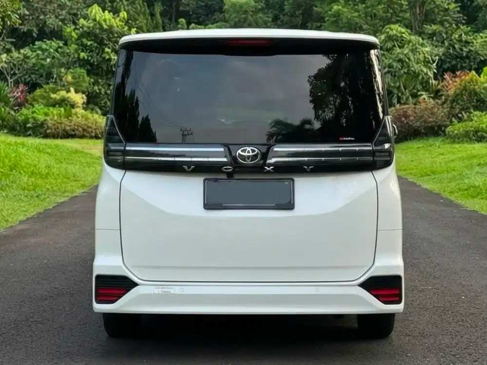 Toyota Voxy 2.0 AT Tgn 1 Terawat