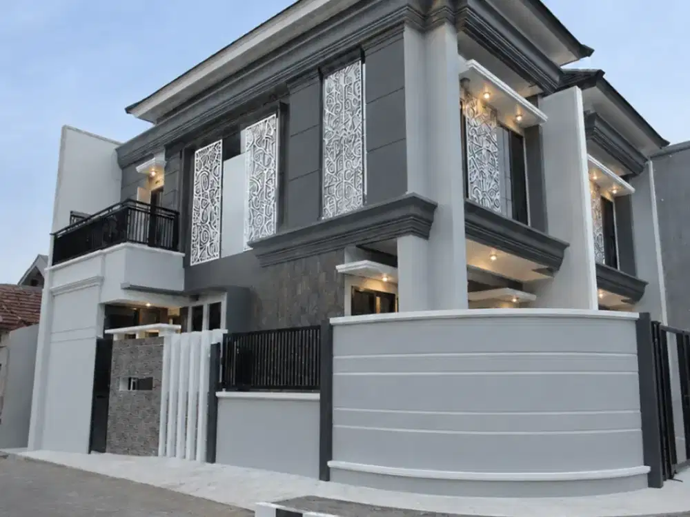 Manyar Tirtoyoso American Style, Dua Lantai, Dekat Jalan Raya