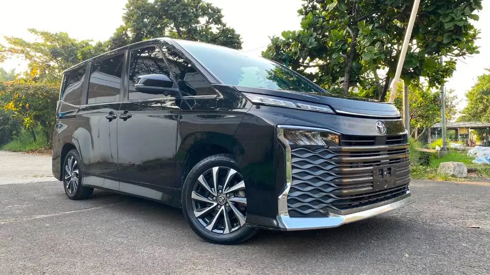 Toyota Voxy 2023