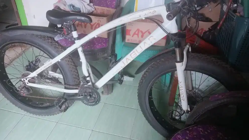 sepeda merek jaguar