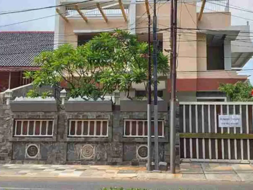 rumah baru di pinggir jalan kolonel Sugiyono duren sawit