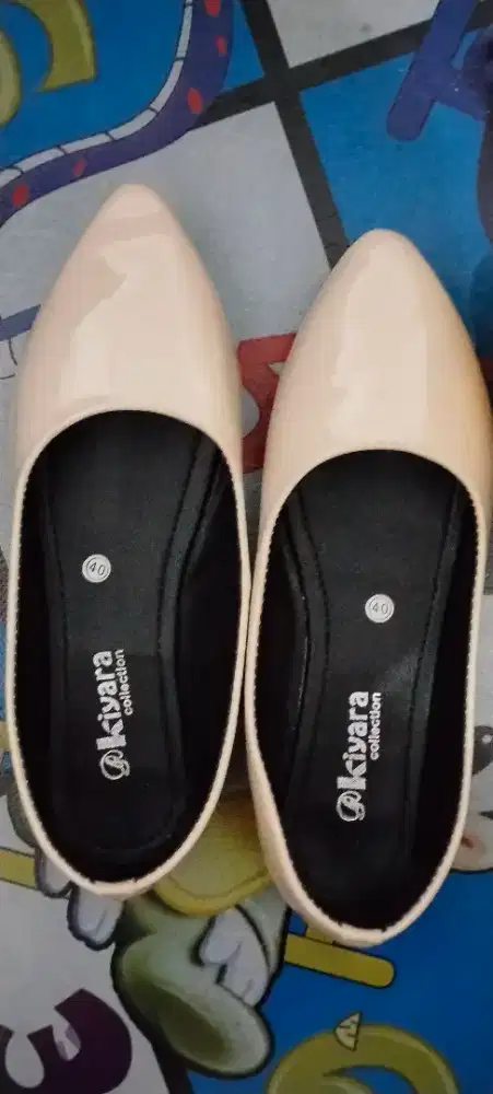 Sepatu wanita warna cream