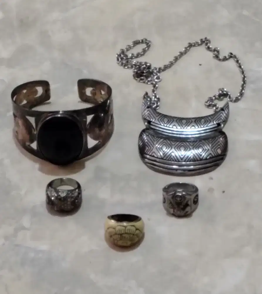 Perhiasan Gelang & Cincin Baja