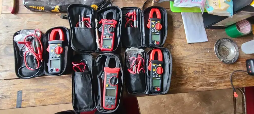 Tang ampere atau clamp meter