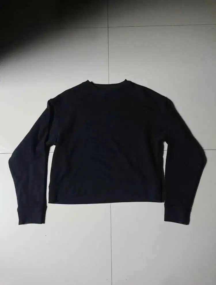 crewneck uniqlo hitam