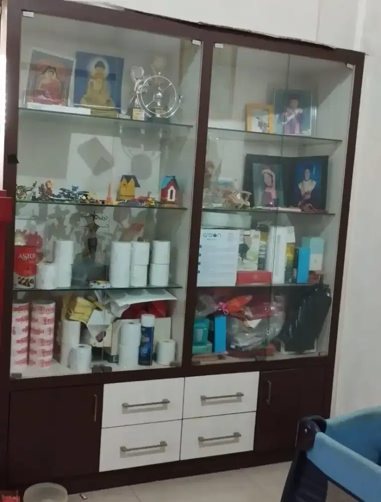 Lemari serbaguna minimalis