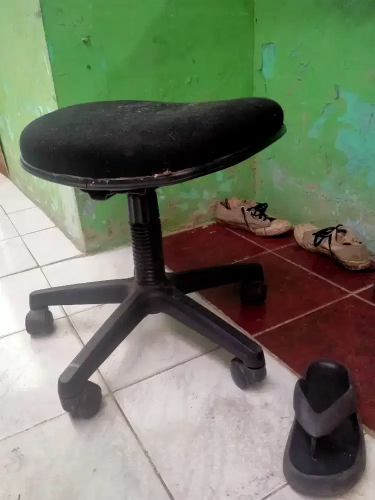 Kursi kantor roda