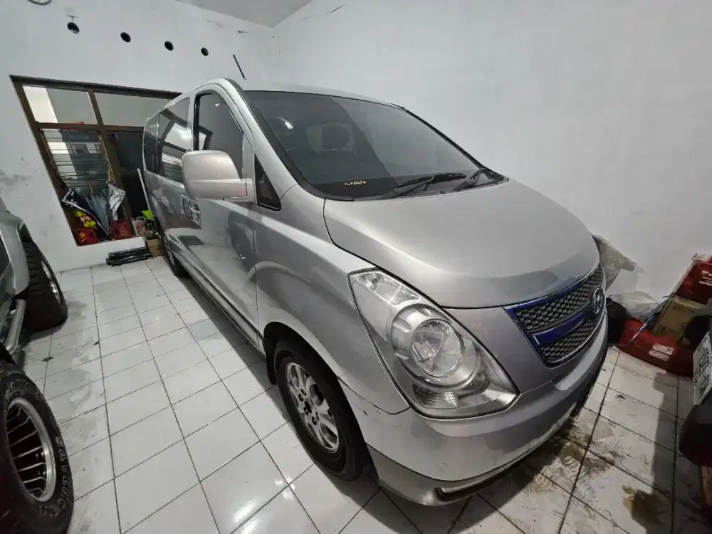 Hyundai H-1 2009 Bensin 2,4 AT