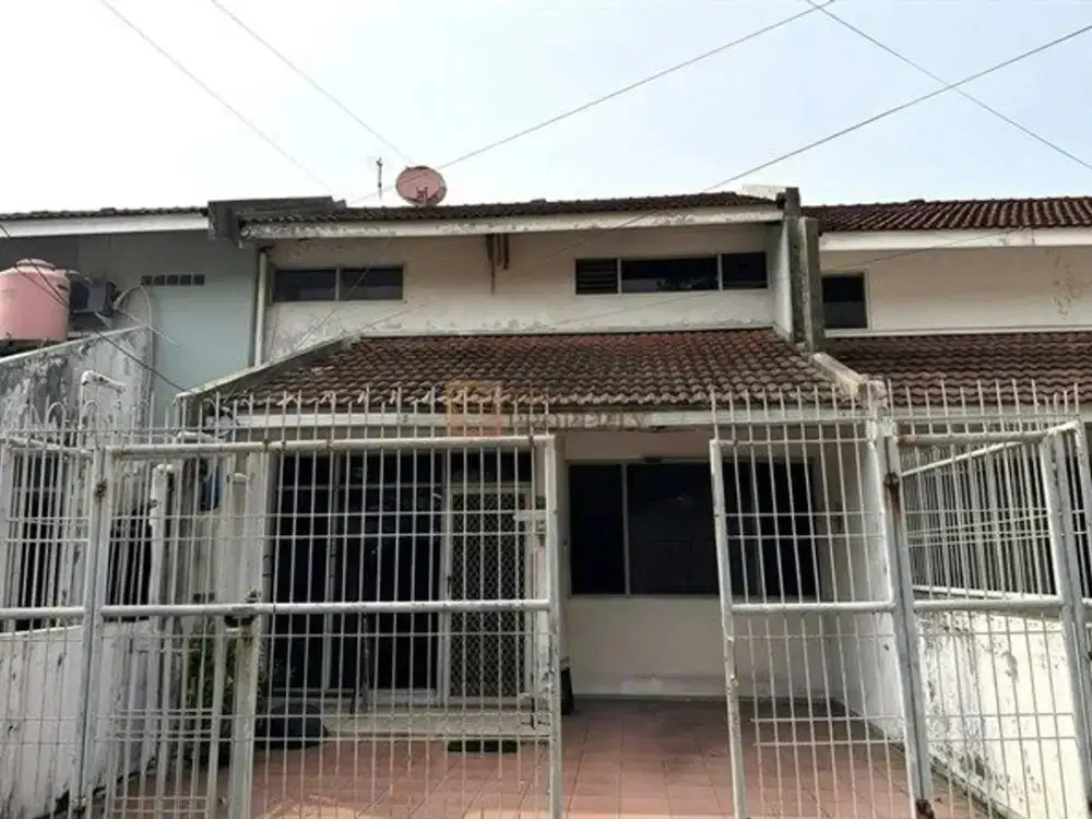 Dijual Rumah 2,5 Lantai, 4 bedroom, semi furnish, Bebas Banjir di Perumahan Griya mas Srengseng Jakarta Barat.