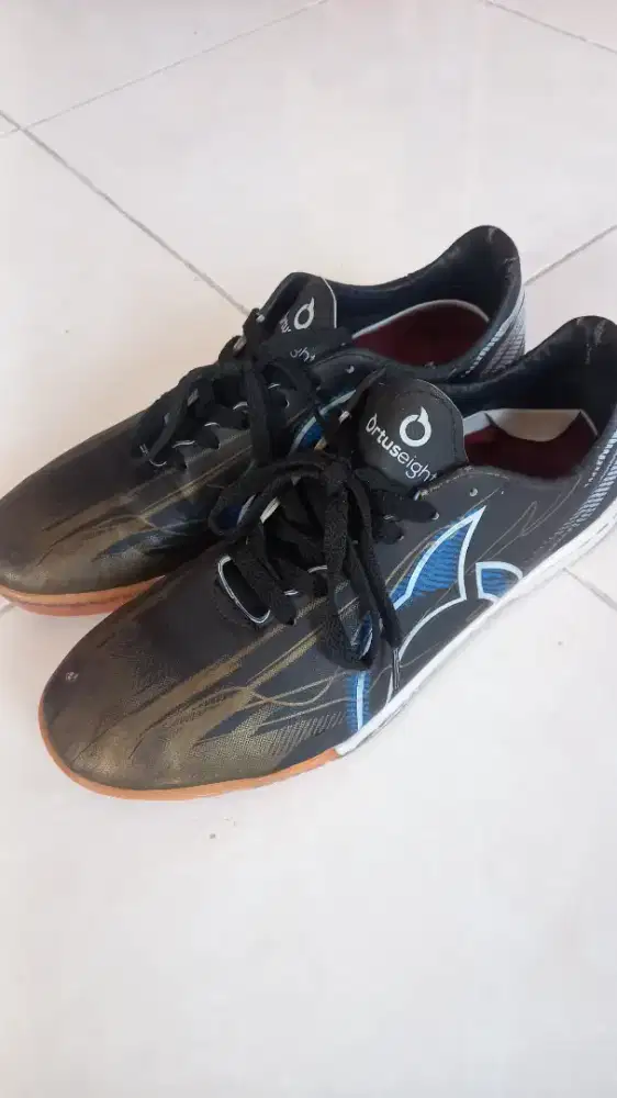 Dijual cepat!!Sepatu futsal ortuseight No.43