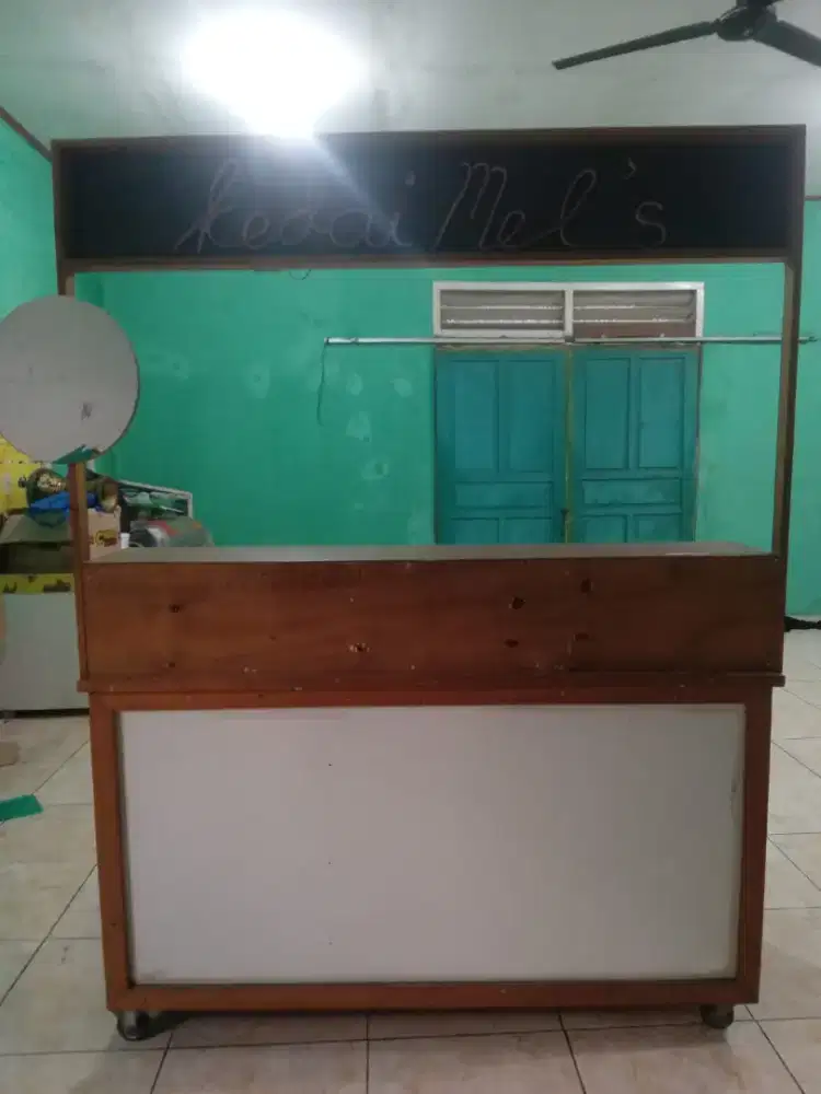 Booth gerobak kayu