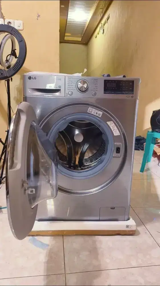 LG Mesin Cuci front Loading 8.5kg FV1285S3VS