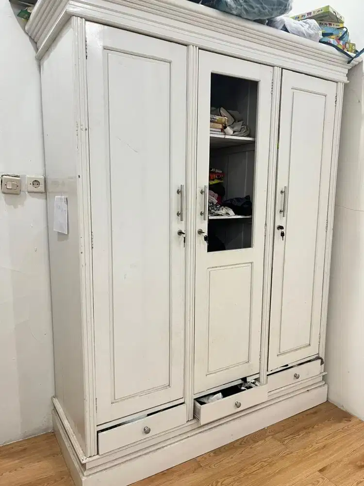 JualLemari jati asli minus kaca