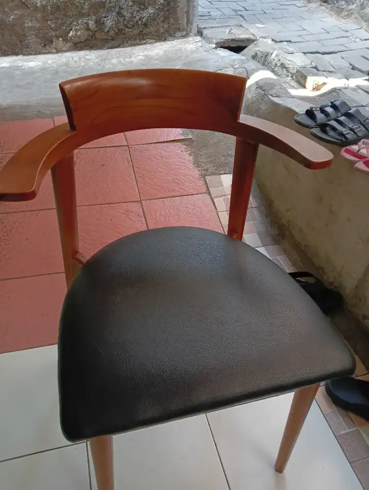 Kursi Ex Restaurant