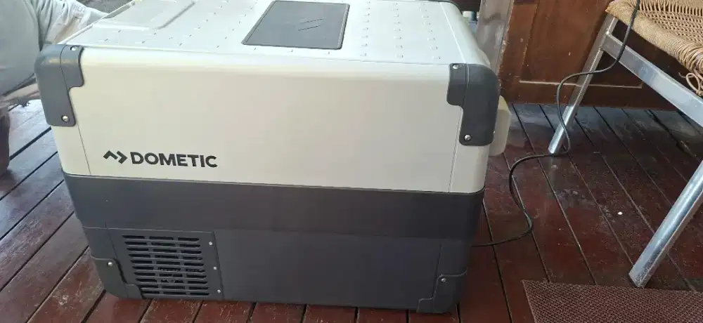 Dometic CFX40 Portable Fridge Freezer 40L – Normal & Siap Pakai