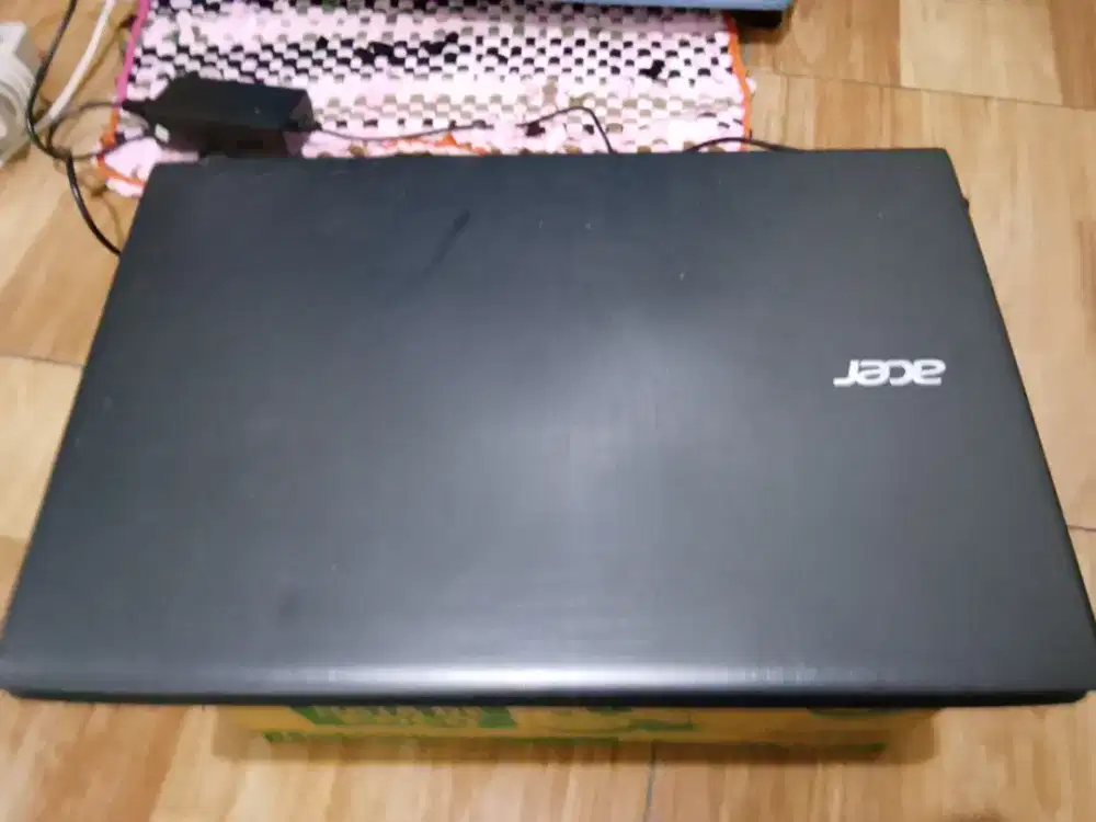 Dijual cepat laptop ACER ASPIRE E5-553G (AMD12|RAM 8GB|HDD 1TR)