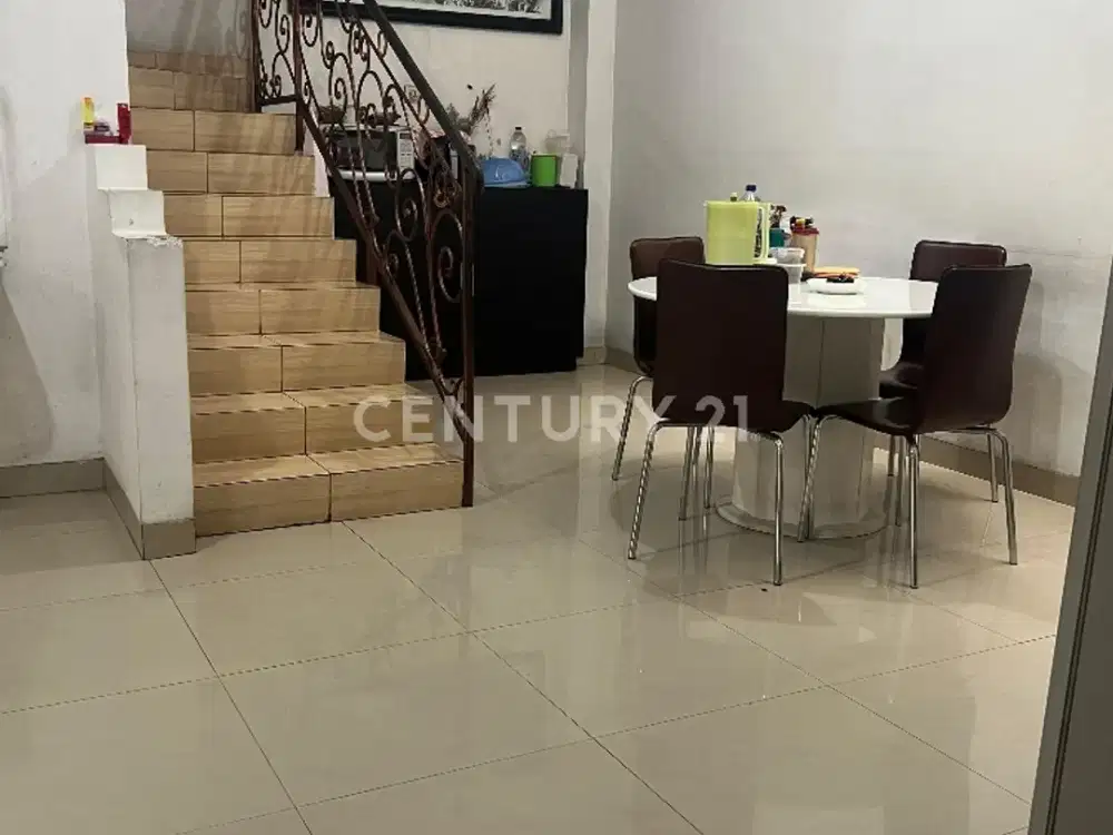 Rumah Terawat Di Gading Kirana Timur