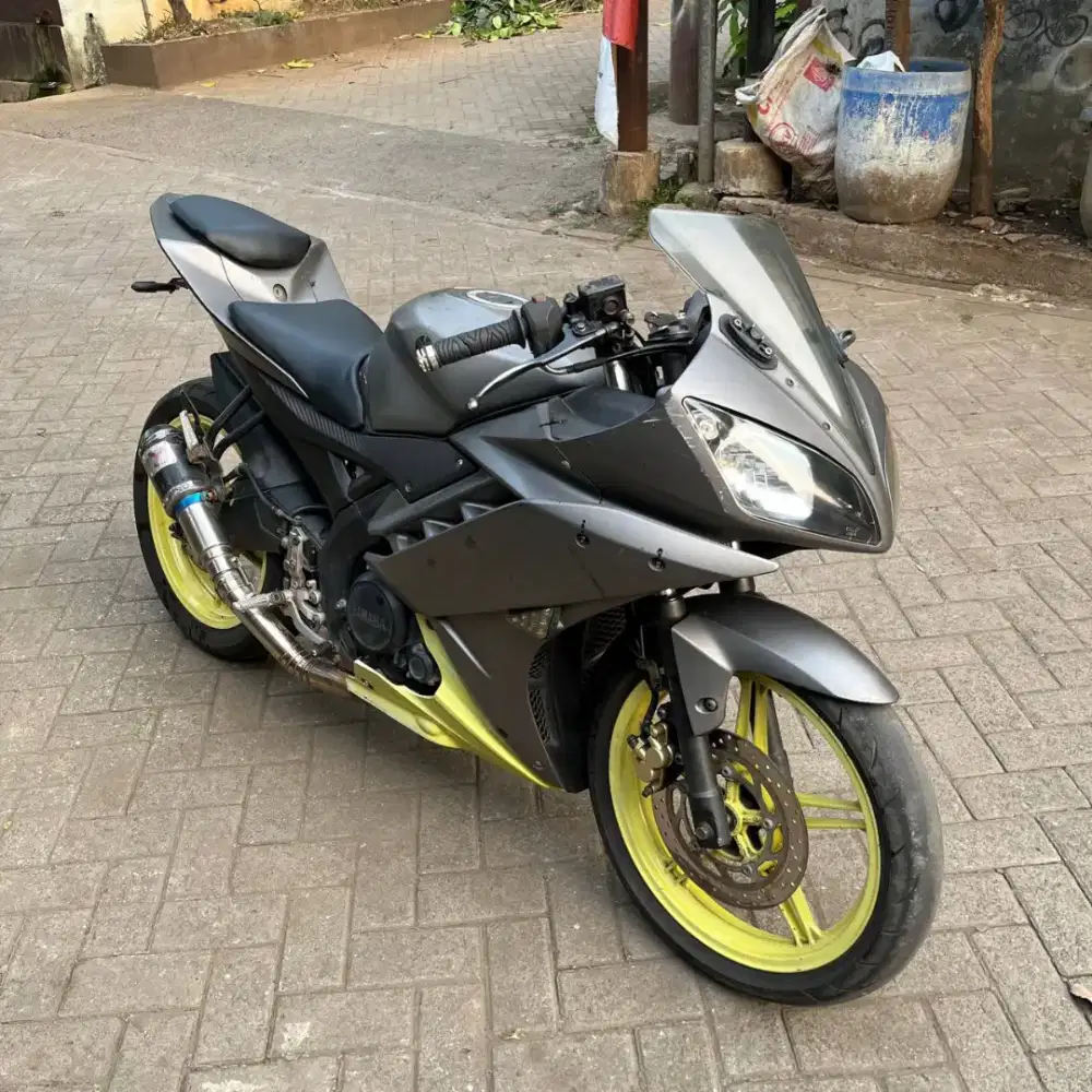 Yamaha R15 V2 2016