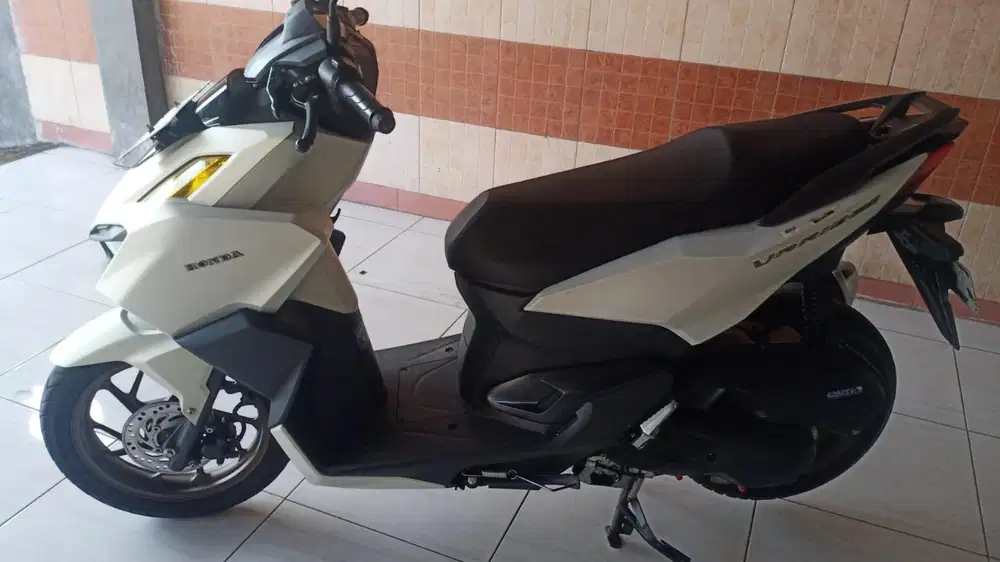 Vario 160 keyless putih 2024 GBm kredit // tunai