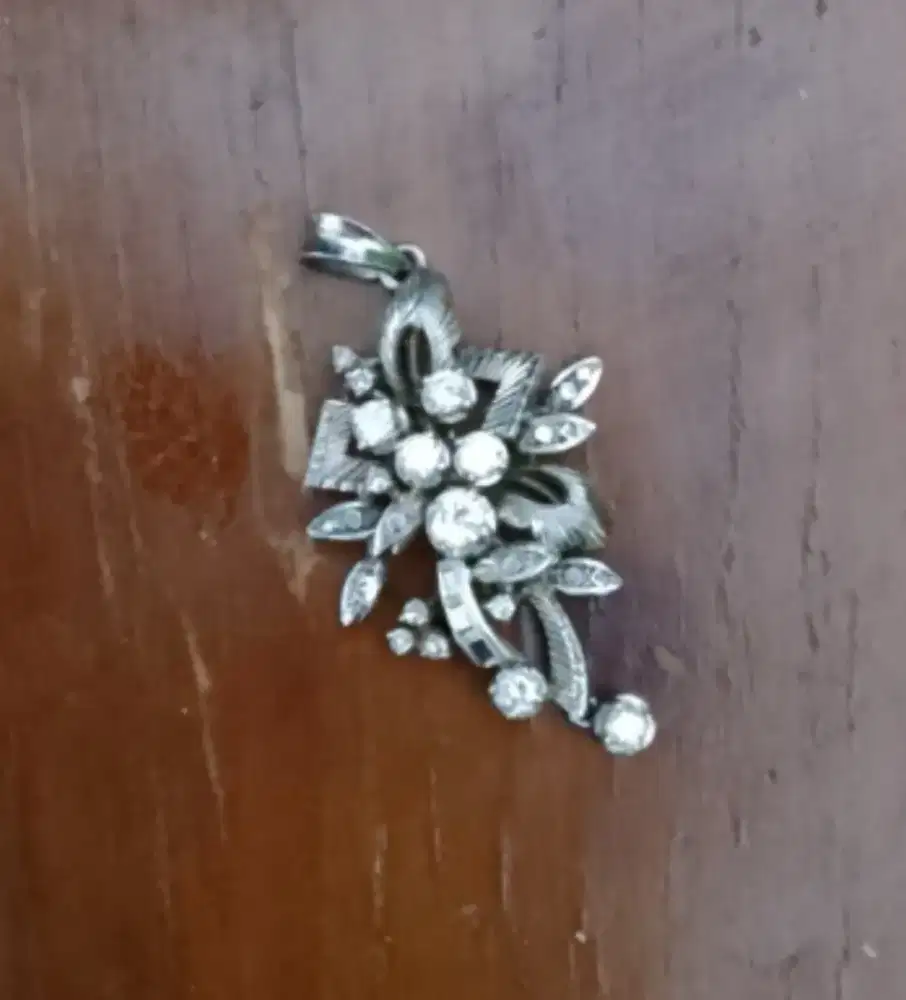 Liontin vintage 18k
