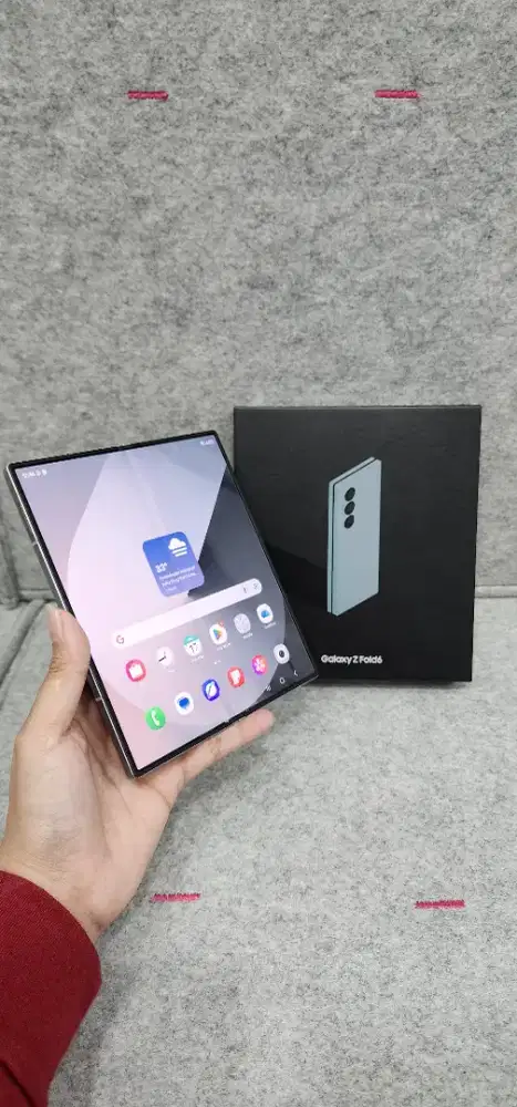 Samsung Z fold 6 12/512 
Warna silver