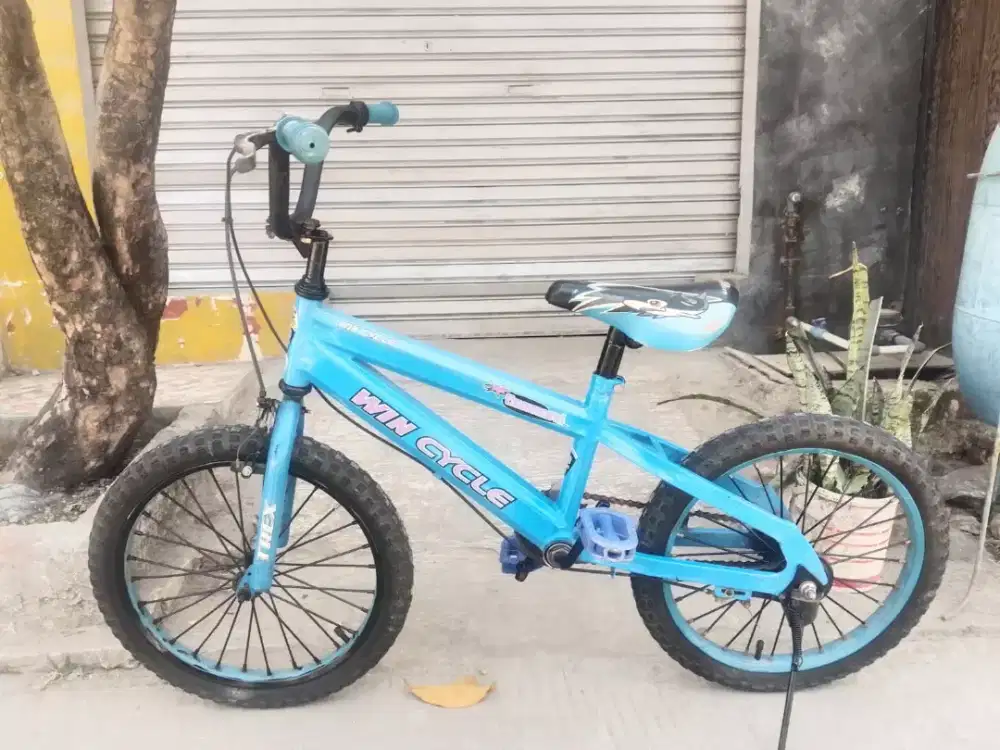 Sepeda BMX ukuran 18.inch.