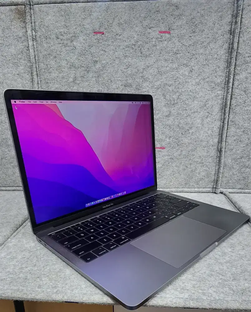 Macbook Pro 2017 8/128 gray 13 inch