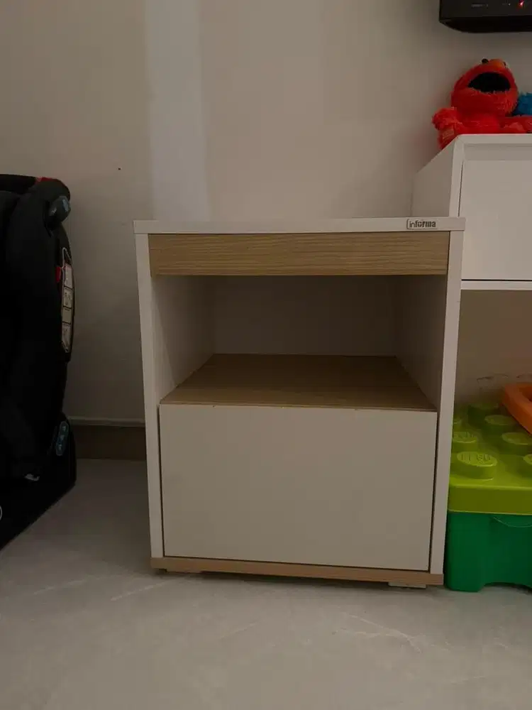 Meja samping kasur/ kabinet TV