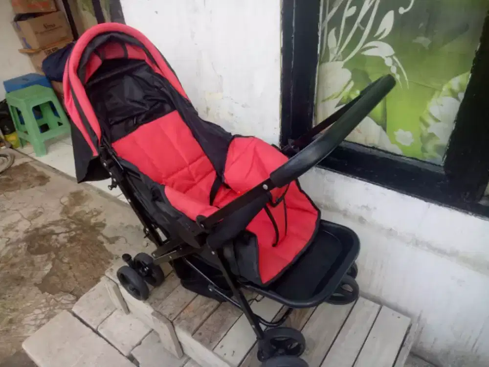 Stroller anak masih lumayan bagus.