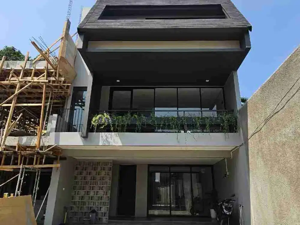 Rumah Eksklusif 3.5 Lantai di Kemang, Jakarta Selatan