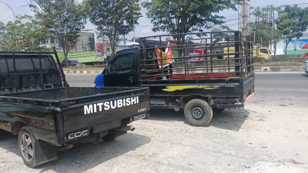 Mobil angkutan barang pindahan