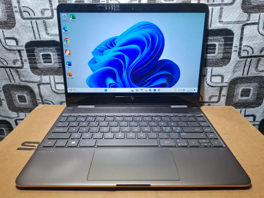Laptop Hp Spectre X360 Core i5 ram 8gb Layar Touchscreen key nyala