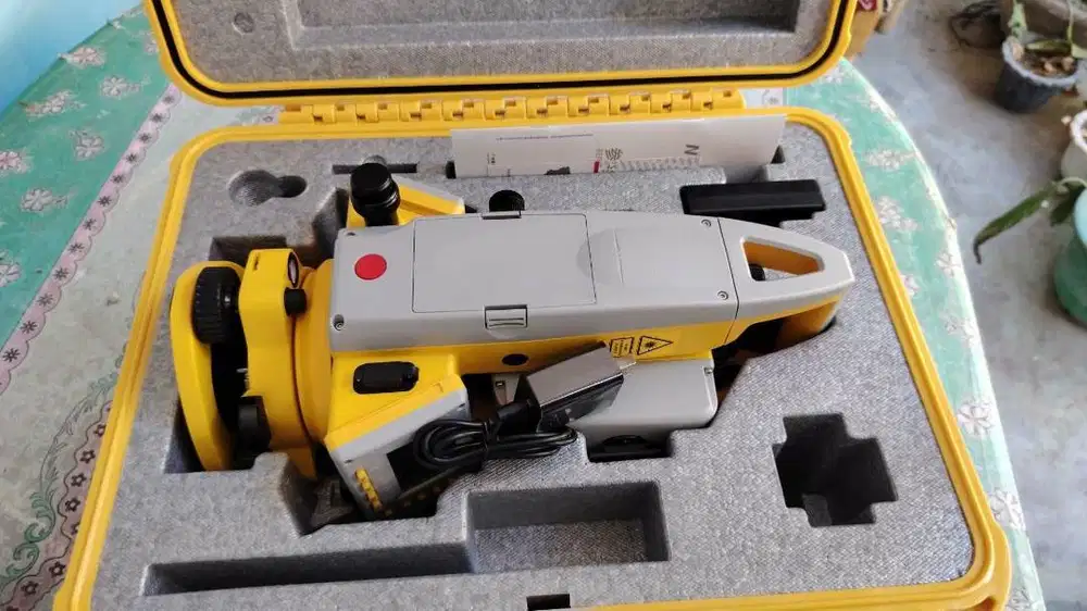 Total Station South NTS332R10 Laser USB Baru