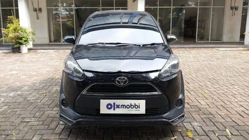 TDP 8, JT Toyota Sienta 1.5 V Bensin-AT Hitam 2016