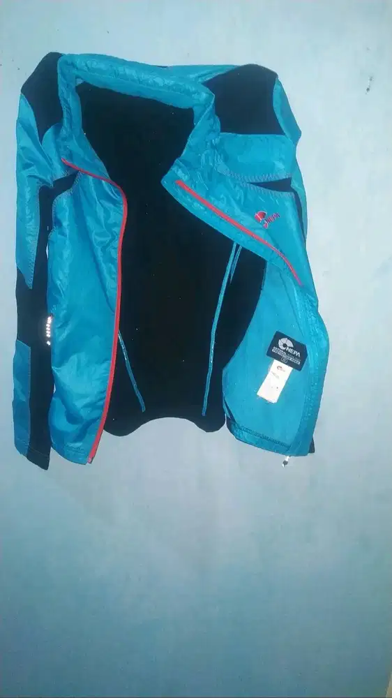 Jaket gunung waterproof NEPA import Vietnam