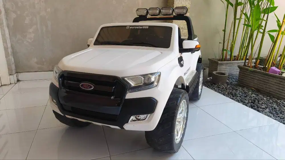 Mobil Aki Ford Ranger F650 4WD Putih
