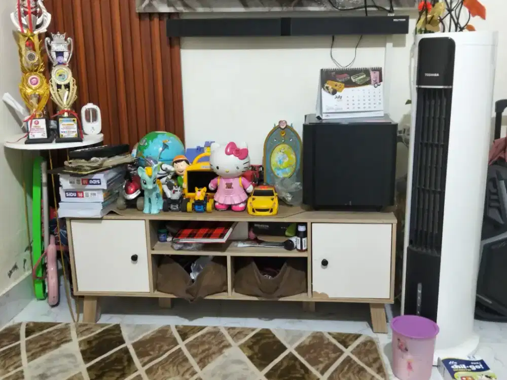 Meja tv minimalis