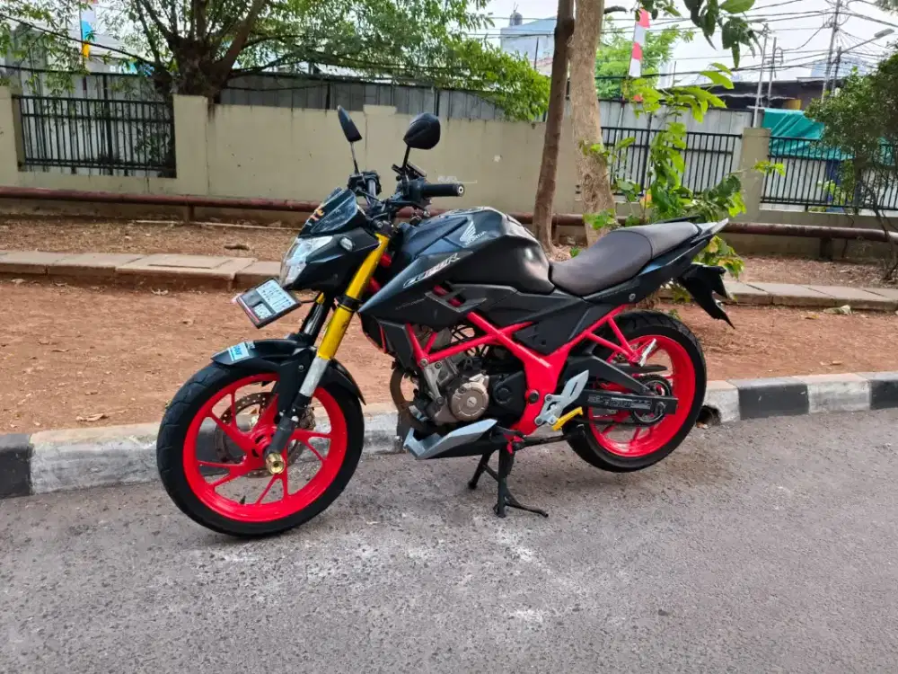 Honda CB150R PGM-FI Tahun 2017
