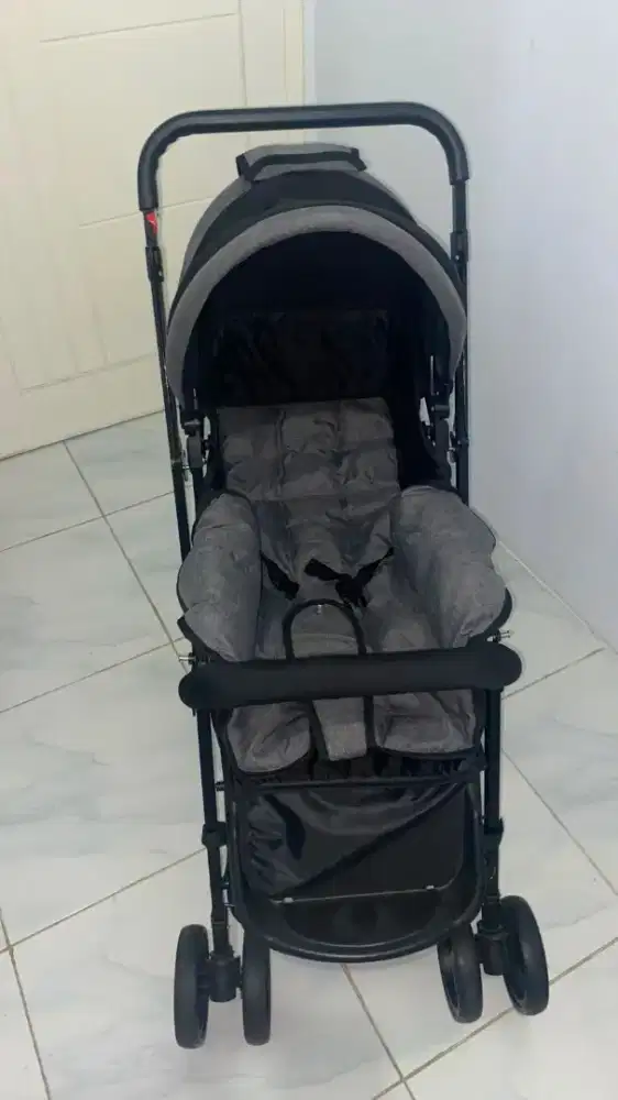 Stroller anak bekas pakai