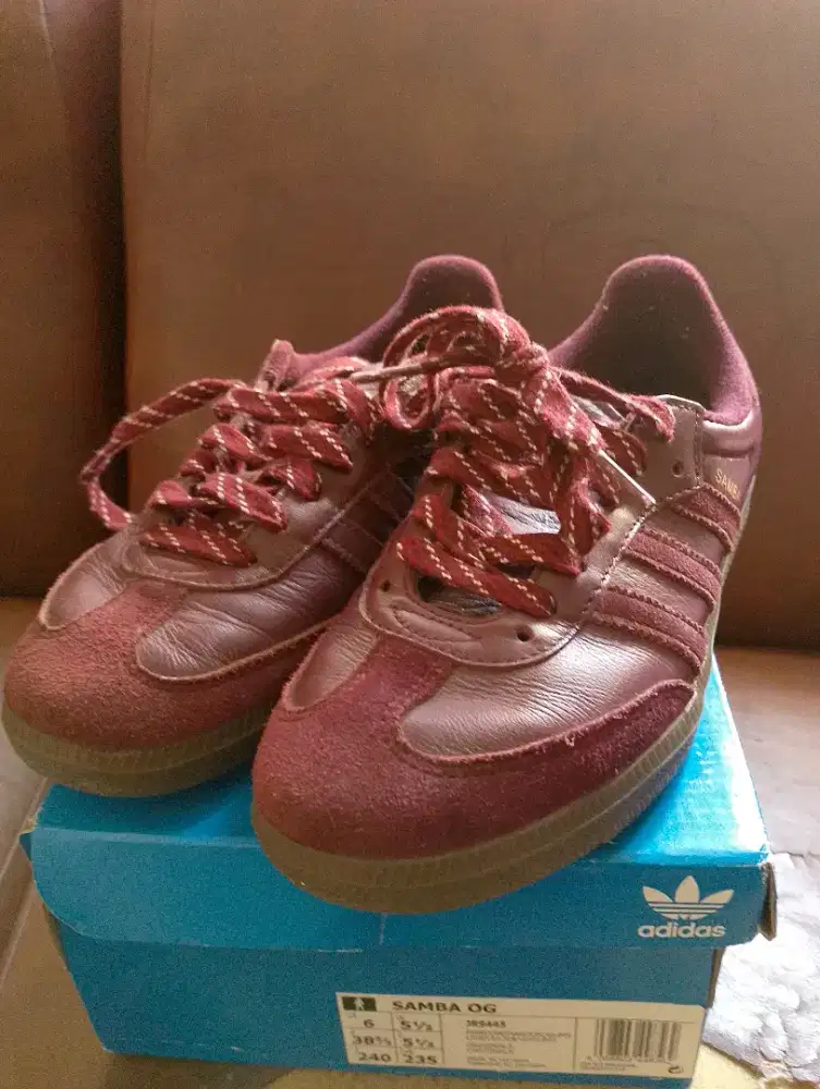 Sepatu Adidas sumatera